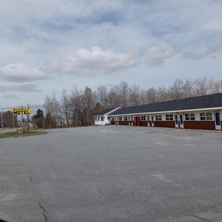 Russell'S Motel Caribou Exterior photo