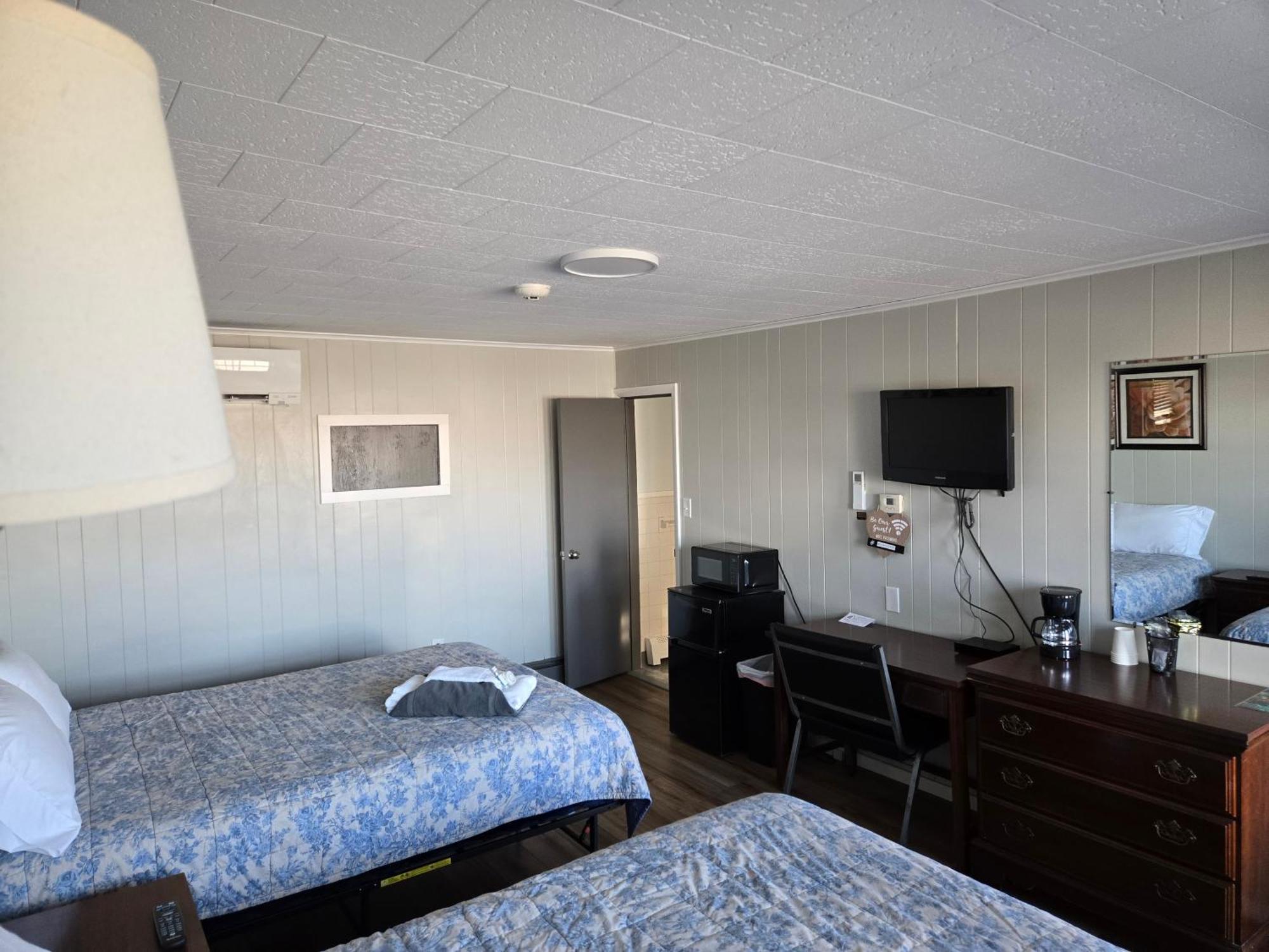 Russell'S Motel Caribou Exterior photo
