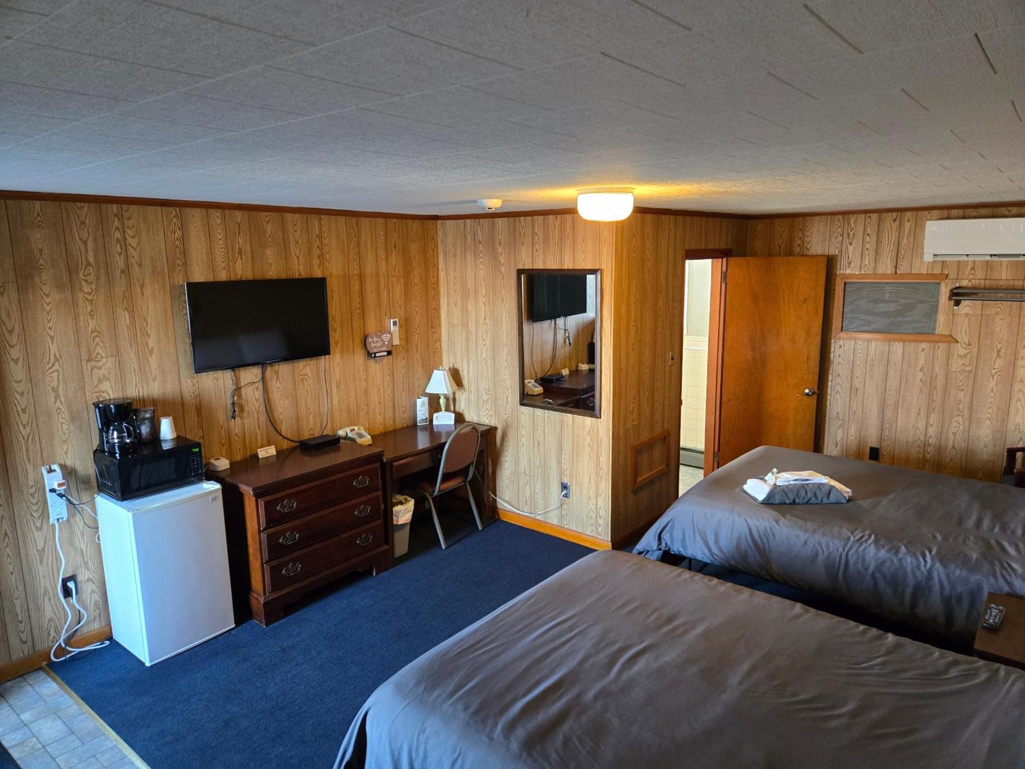 Russell'S Motel Caribou Exterior photo