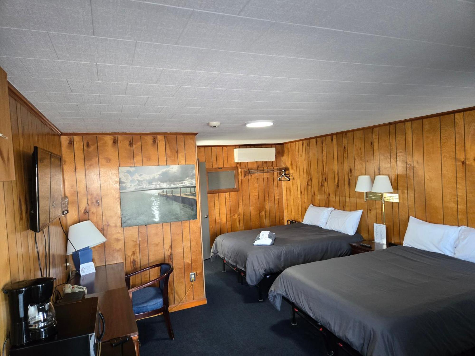 Russell'S Motel Caribou Exterior photo