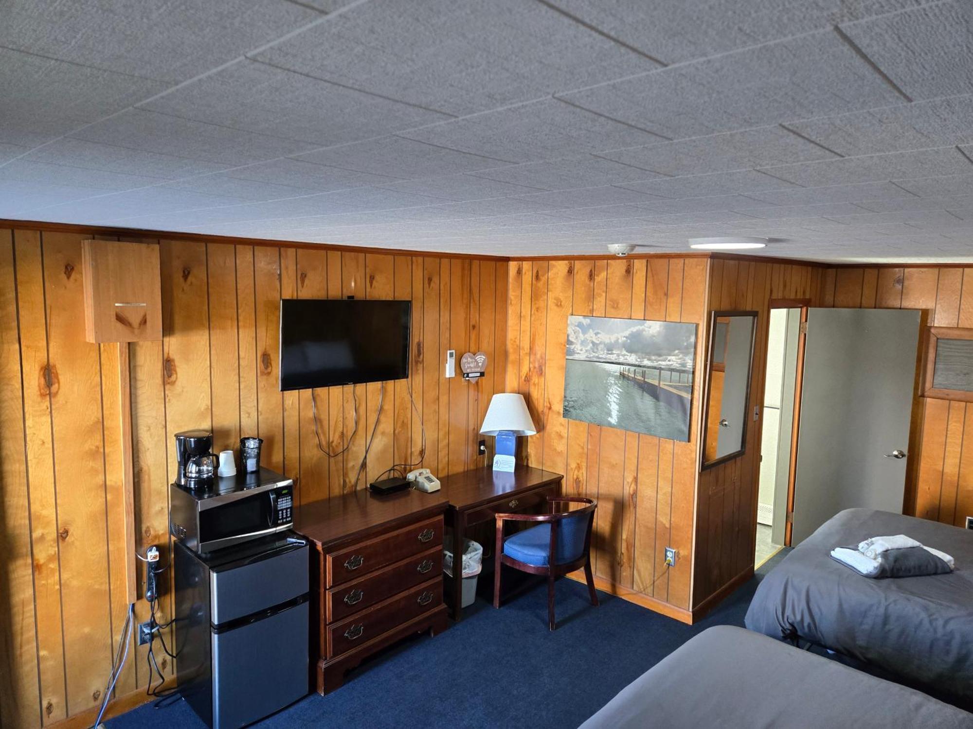 Russell'S Motel Caribou Exterior photo