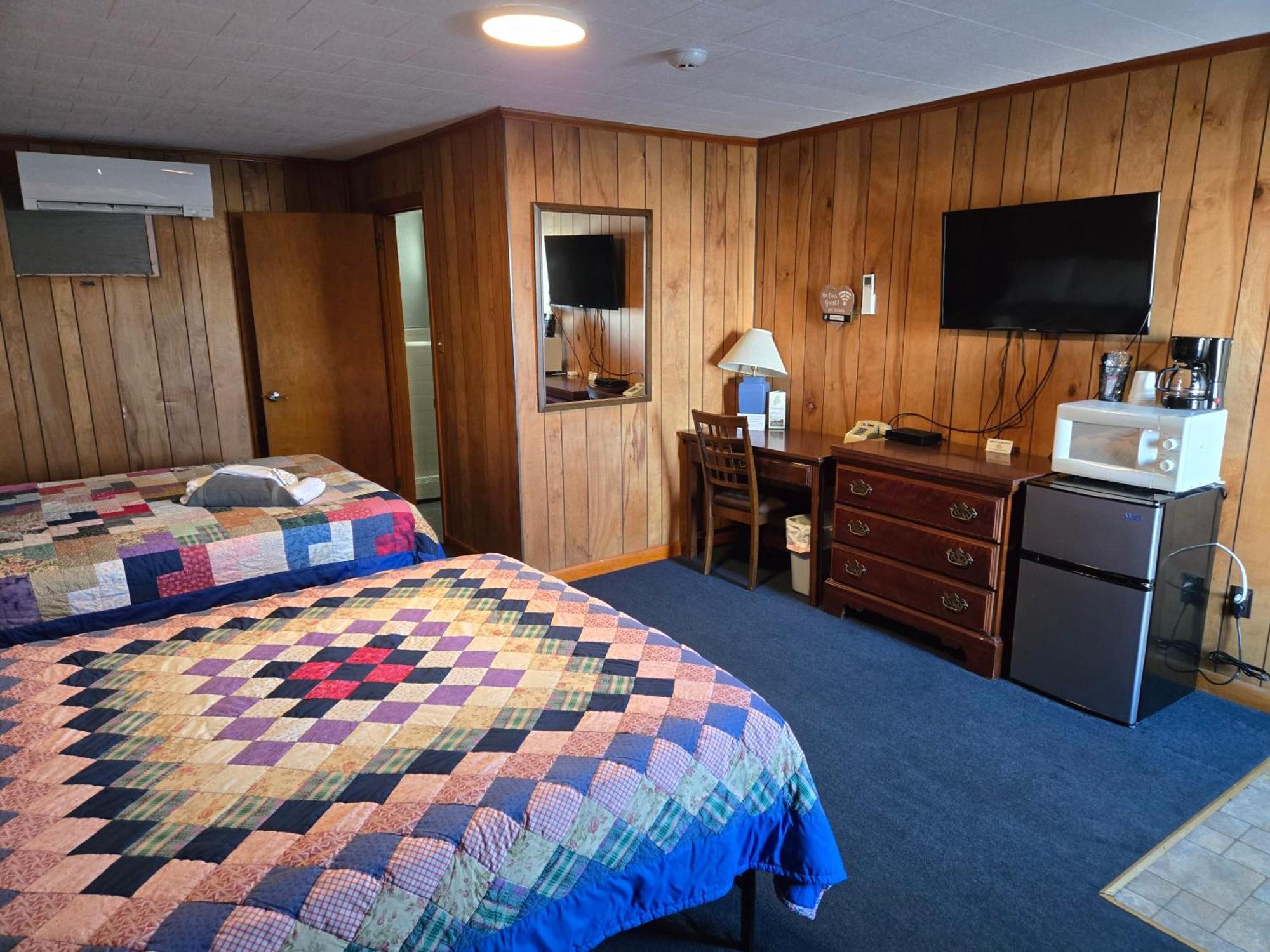 Russell'S Motel Caribou Exterior photo